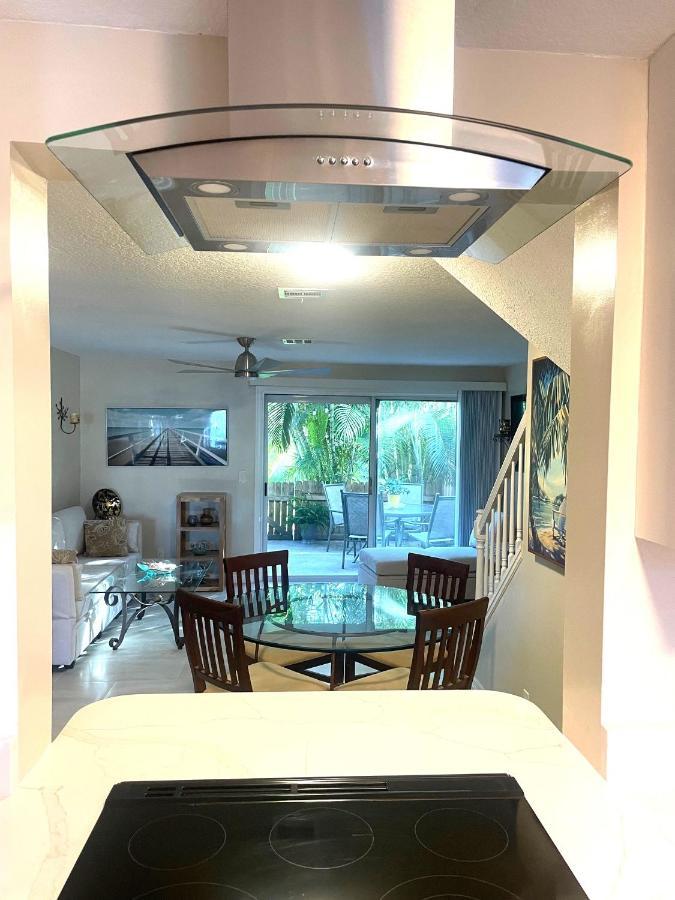Coastal Townhome In Jupiter 1 Mile To Beach! المظهر الخارجي الصورة
